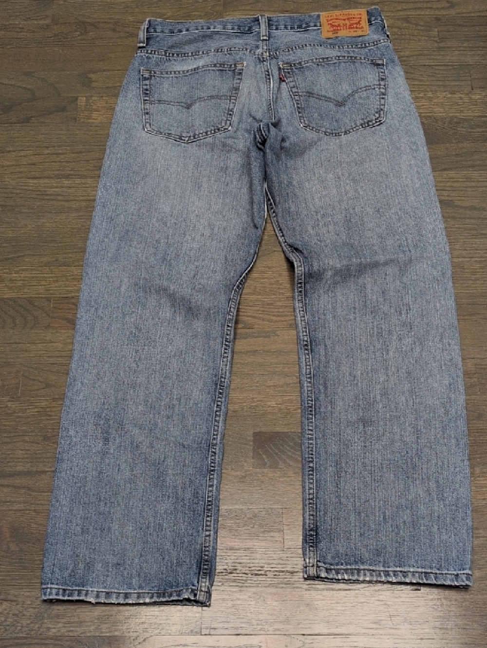 Levi's Men's Light Blue Denim Jeans with Leather Patch - Picture 3 of 16